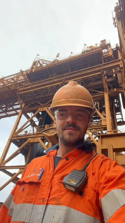 Paul in hi-vis op een mijnsite